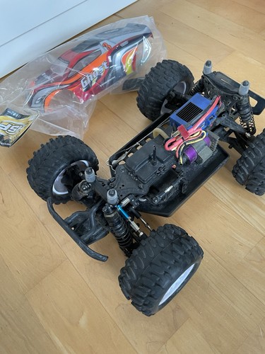 Brushless truggy - 1/16,